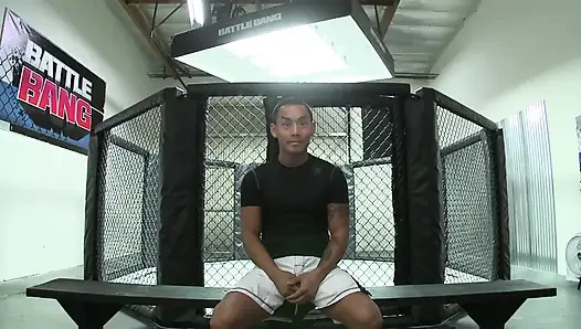 Tiefe geschraubte schwanz aus üppiger teen-fotze, schlitz sieht zierlich aus mit sperma