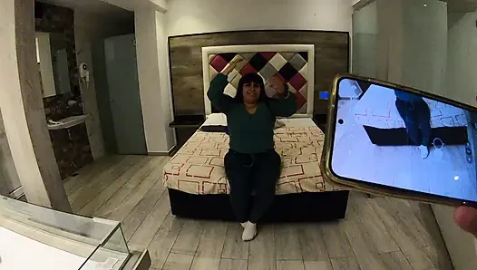 Аргентинская брюнетка снимает свое первое порно-видео