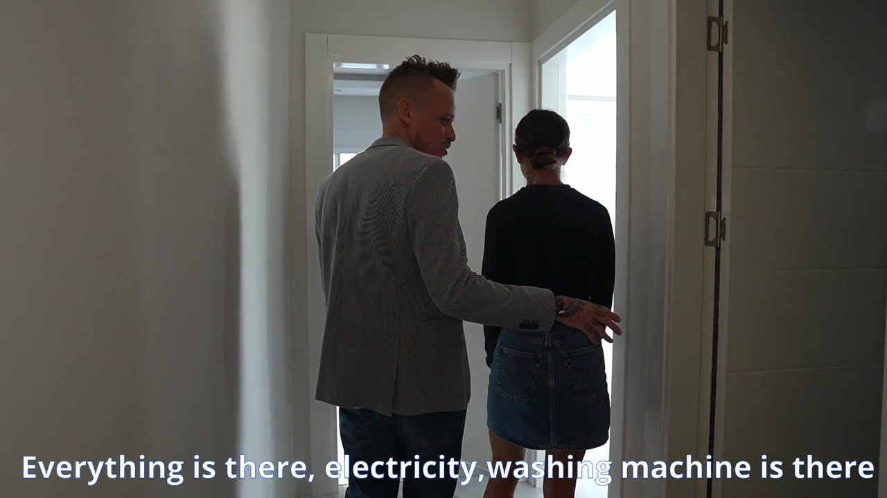 戴绿帽子的丈夫看着他的妻子从后面被操！