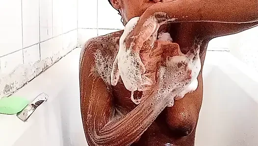 Ежедневное купание в домашнем видео, часть первая