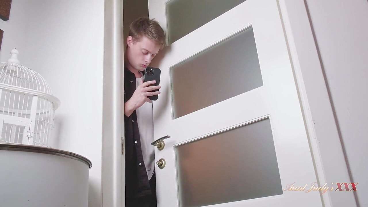 AuntJudysXXX - Busty Redhead MILF Stepmom Anna Maria Gets Caught Taking Sexy Selfies by Her Stepson