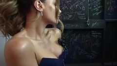 Kate Beckinsale fiind o matură sexy