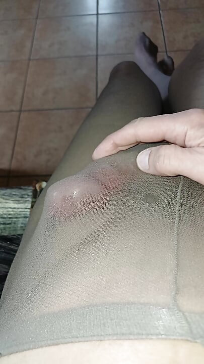 Dick couldn't take it anymore and cum in my tights.