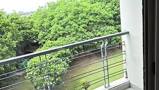 Otel yatak odasında sert seks vajinanın içine boşalıyor