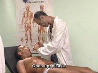 Lelaki pergi ke doktor untuk pemeriksaan tegar