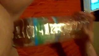 Rocky rucha butelkę wody