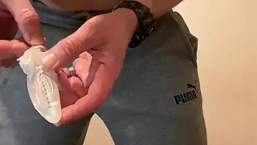 Bu kullanılmış prezervatifi parkta buldum - kurtardı ve deliğimi dölle doldurdu