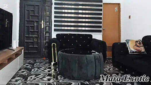 Şişman götlü zenci iri güzel kadın çıplak ev temizliği - mara egzotik