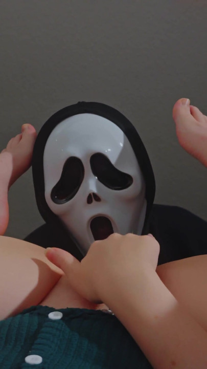 Momento emozionante dal "Squirta sulla faccia del fantasma e gli lascia prendere le mie mutandine"