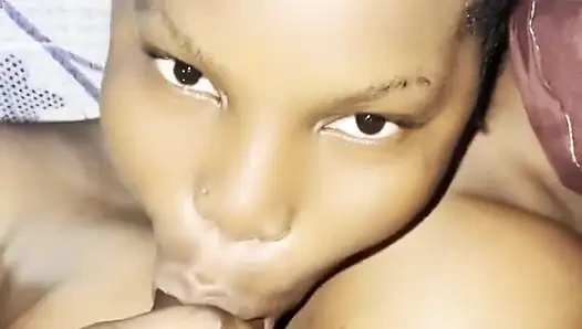 Meine freundin mit vorteilen hat einen schwanzlutsch-wettbewerb mit meiner curve 10