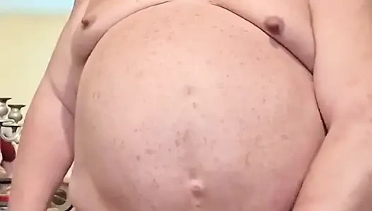 Büyük karınlı üvey baba senin için taze döl atıyor