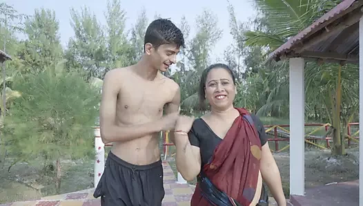 Indian Bhabi Ka Pani Mai Thukai Hot Indian Porn Video