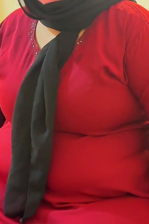 Fucking a Chubby Muslim Mother-in-law Wearing a Red Burqa & Hijab