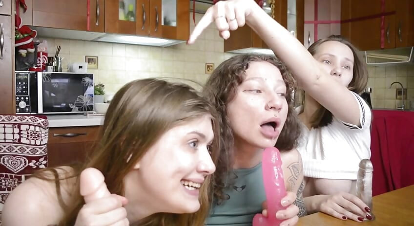 kinky sluts girlfriends suck threesome deep hot hot