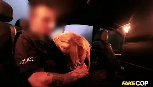 Schmutziger hundetagsnachmittag: seine freundin ist glücklich, die polizei zu ficken!