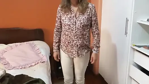 Zum ersten Mal masturbierte ich vor meinem stiefsohn und er kam dreimal, nacheinander.