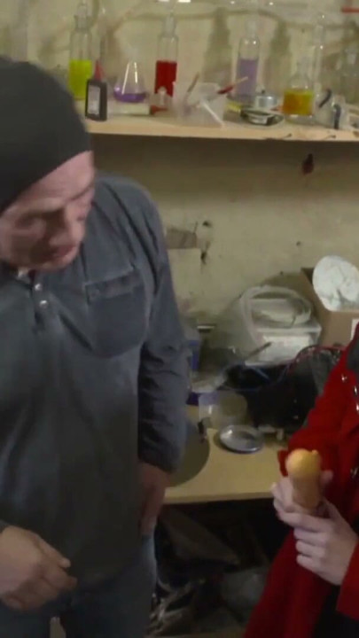 Fuer die neuen Dildo Batterien einmal von Onkel Egon gefickt | Clip 1