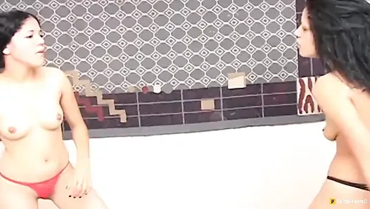 En iyi kızlar lezbiyen kavga hakimiyetini tokatlayıp tekmeliyor