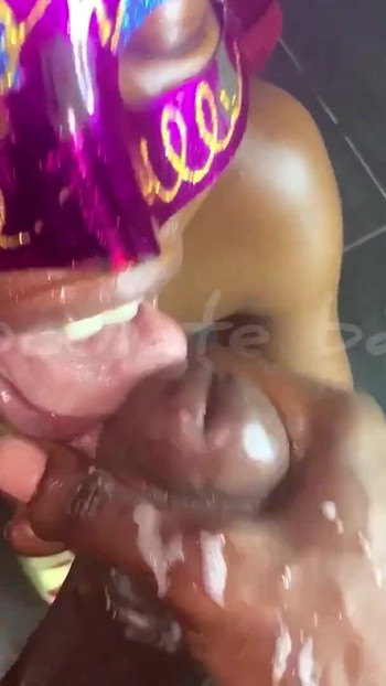 Detik penting dari "Kongkek pepek ini keras!! Saya sangat basah dan teman lelaki saya tidak akan kembali untuk 20 minit lagi"
