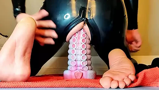 Insertion Objet porn video – Shoving a dildo tentacle up my Ass - Deep Anal Insertion