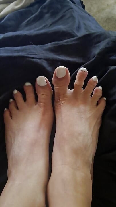 Best Edging Material for Foot Worshippers