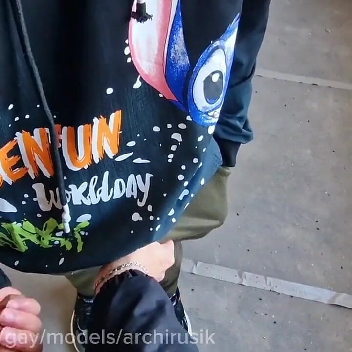 一个建筑工人在建筑工地上被一个随机的路人操!