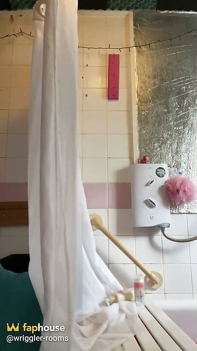 Hot MILF with Perfect Tits Showers and Chats Away to You About Vanilla Life