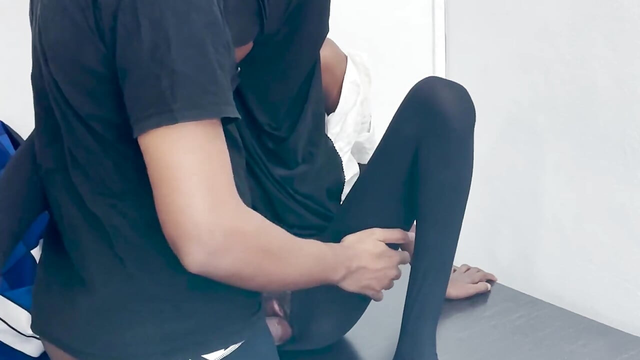 这个小乌木喜欢接受这个大鸡巴