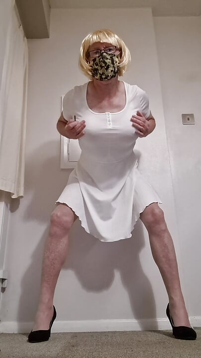 Style Marilyn Monroe dans un corset de rago vintage avec éjaculation