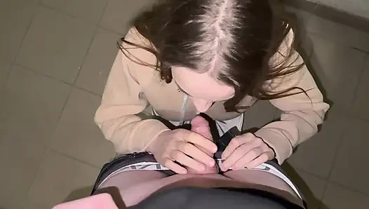 Amerikalı model Miami'de balkonda sikiliyor