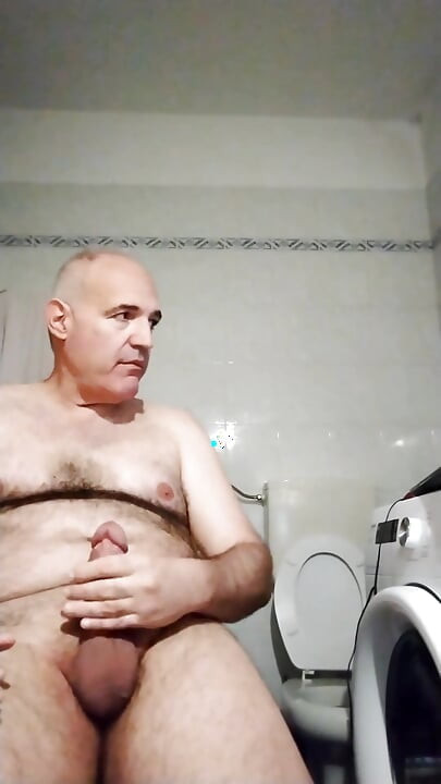 Svršavam i psujem, gledajući porno videe na internetu