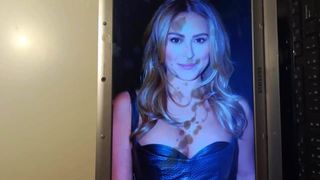 Alexa Vega se corre en homenaje