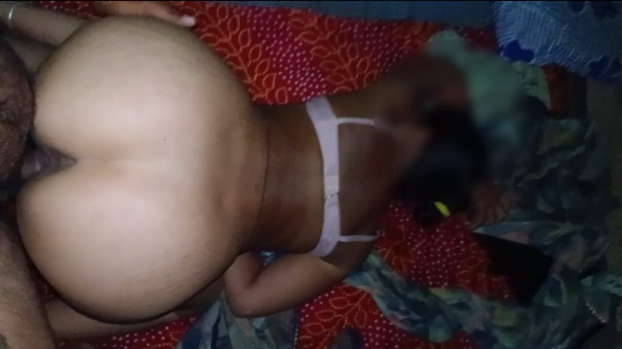 Tichar ko khud klas ki larki boli maastar ji mujhe nangi kar kutiya banmeri choot maaro aur gand bhi maaro skool tichar aur stoodent  ke ghar