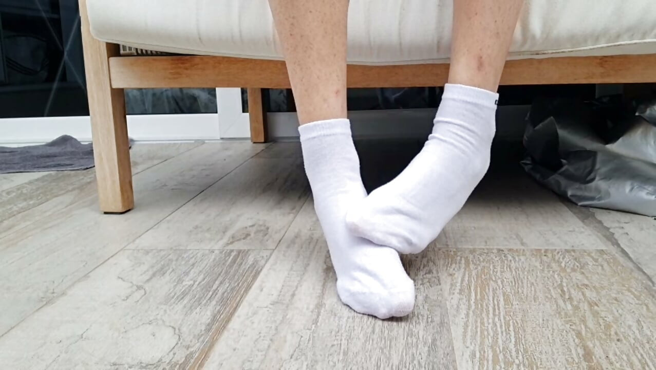 White Ankle Sock Peal & Reveal: Slim Arch And Delicate Toes