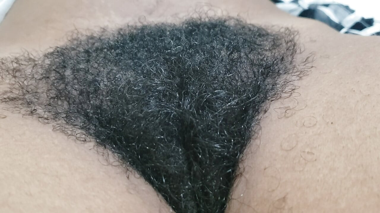 Amateur Hairy Pussy MILF Moments With Natural Curves