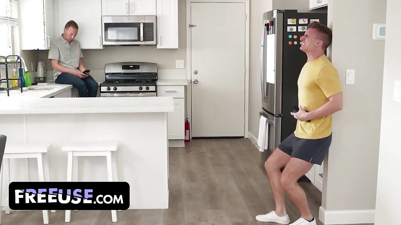 Pie and Pussy: Oliver's No Nut November Ends with Crystal's Steamy Stepdaughter Service