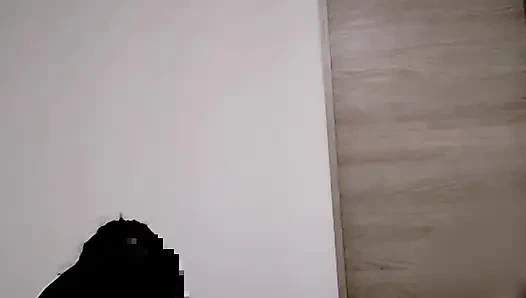 Home-style-video. Cowgirl spielt mit einer vollbusigen ehefrau in orangefarbenen dessous. Die aktivitäten des paares zu hause. Selbstgedrehte amateur per