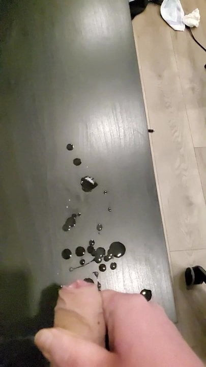 slowmo cum on table?