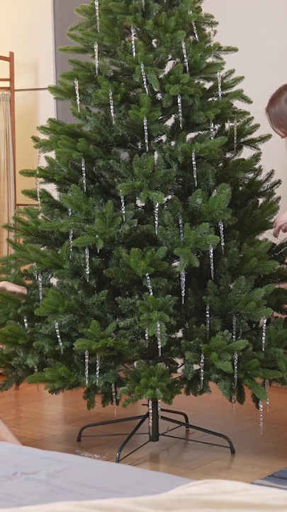 Mi-am găsit cadoul sub pomul de Crăciun pula lui uriașă. 4k HD echipa Tim | Clipul 2