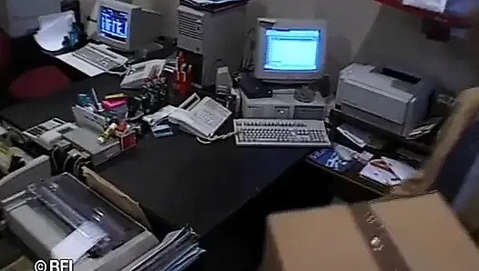 Pantat bahenol tante seksi ini dientot habis-habisan di seks threesome hot