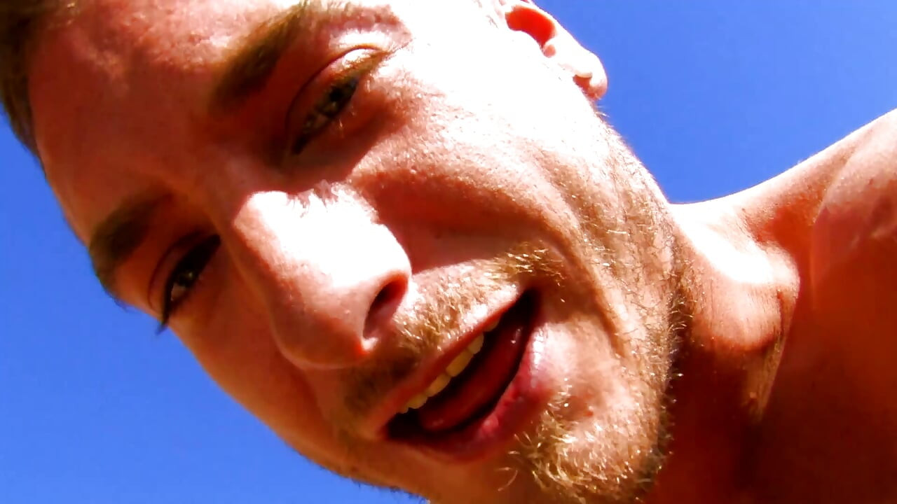 Cewek latina muda dientot di pantai