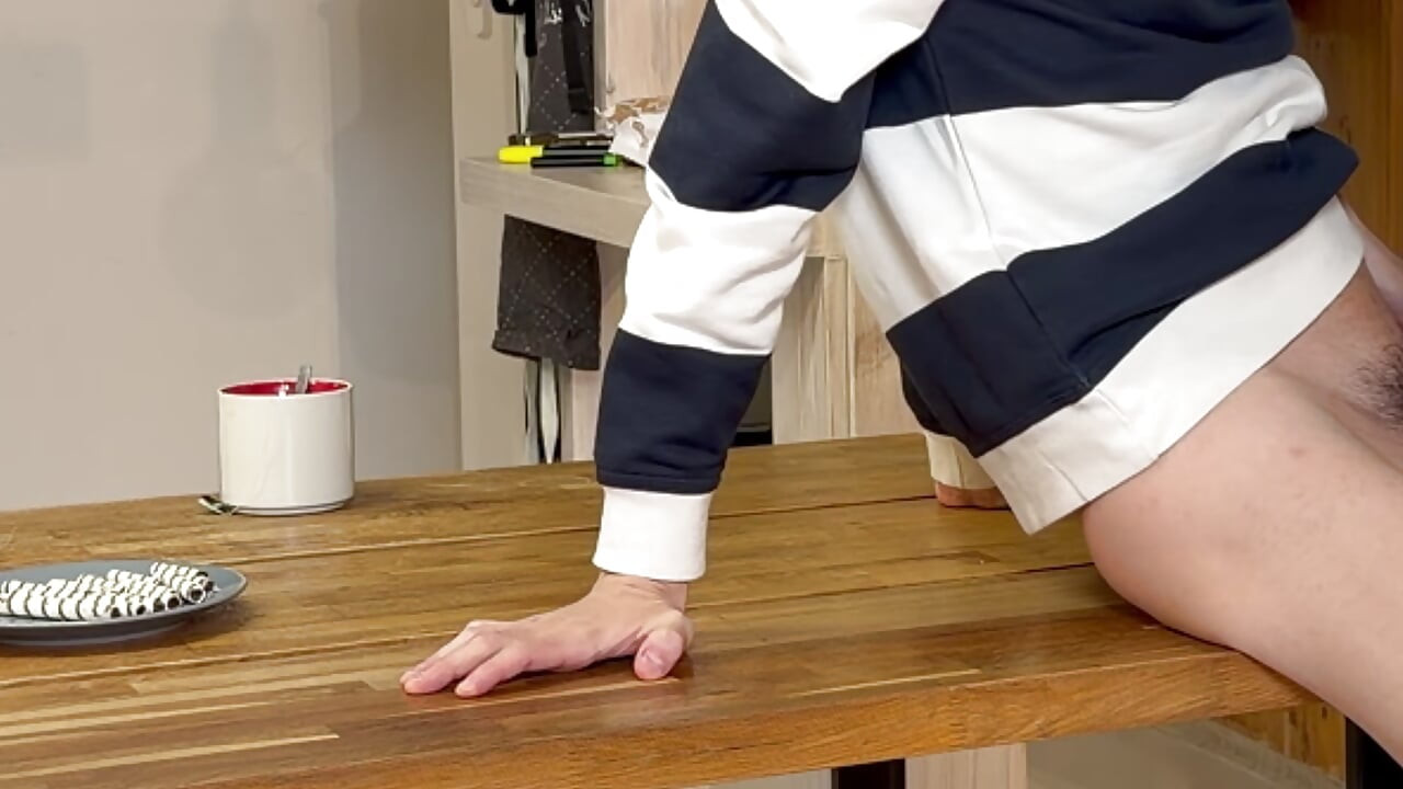 Parte 1 Tomó Completamente Un Grande En Su Boca Y Se Sentó En Él