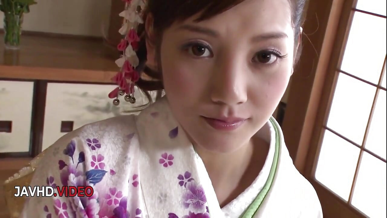 Yaramaz Japon amatör Rei Mizuna seksi becerilerini kamerada canlı gösteriyor