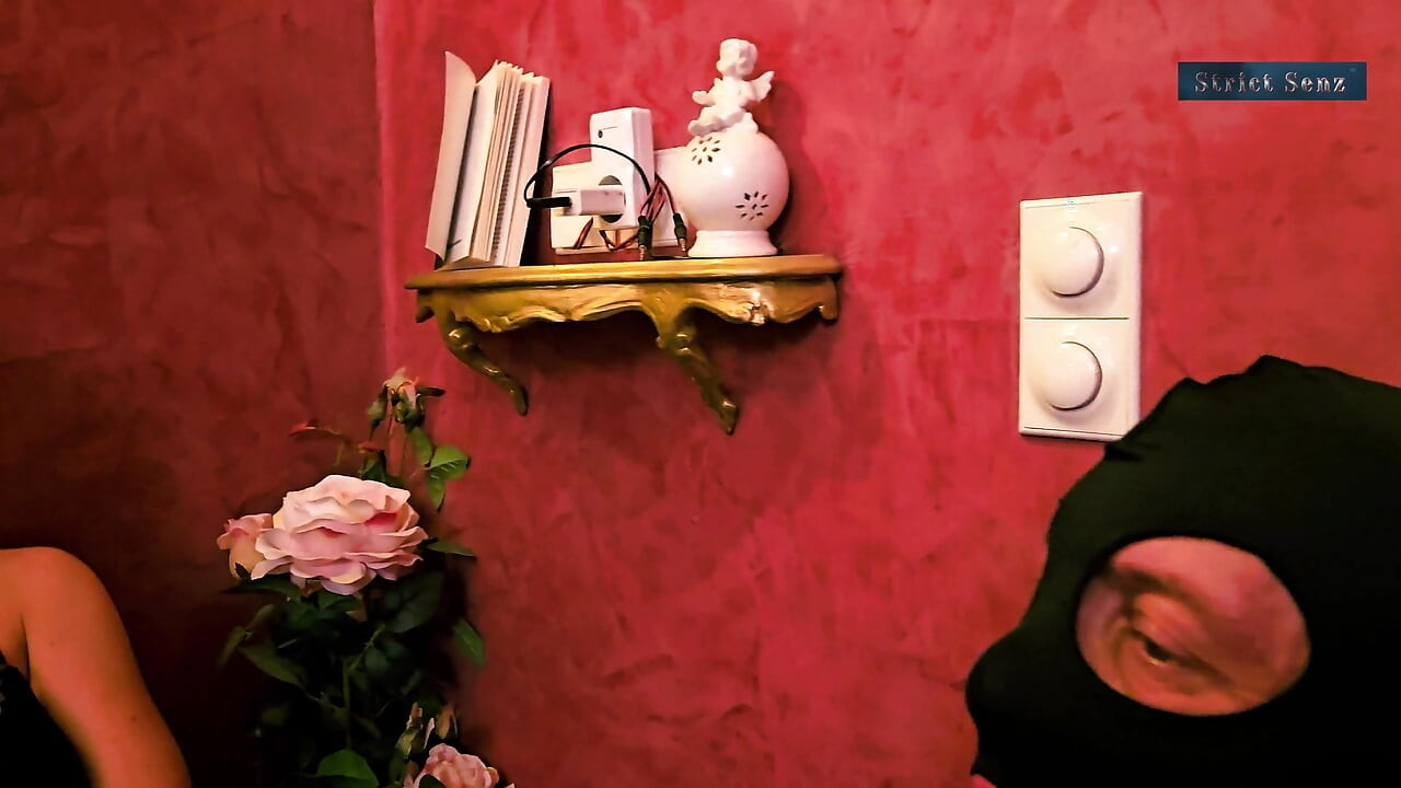 Sheela Sinner Fumando Escupiendo Y Humillando El Cenicero Humano