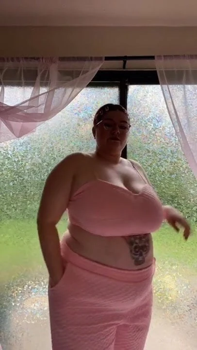 PEACH BBW MASSIVE BOOBS in PANTS