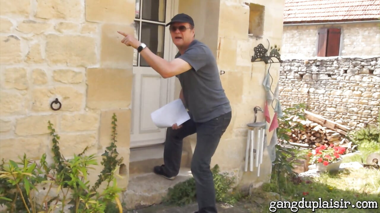 Pasangan muda bersenang-senang