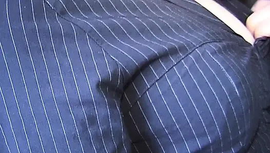 Хорошенькая французская кукла наслаждается хуем в заднице и спермой на ее лице