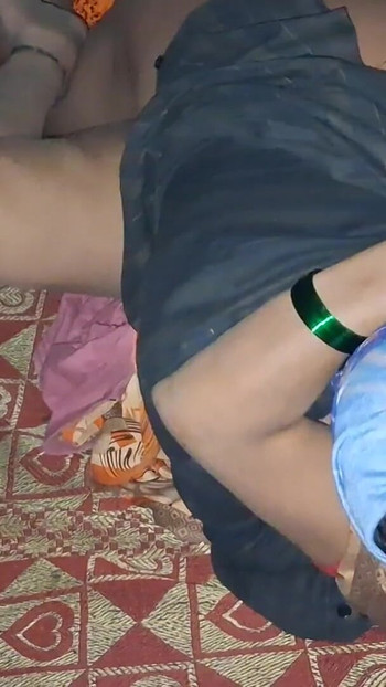 A nagy tejes sógornő élvezi az ivást | Klip 3