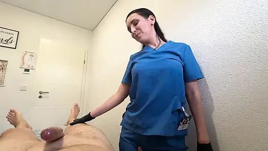 他在按摩时被抓到撸管