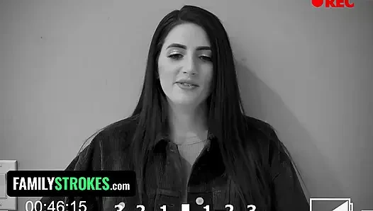 Şımarık genç kız üvey babası ve büyük memeli üvey annesi Lauren Phillips tarafından bağlanıyor ve sikiliyor